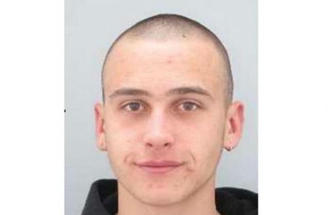 Полицията издирва 19-годишния Алекс Олег Владимиров