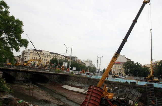 Откриха три нови зида при разкопките на  „Лъвов мост”