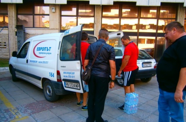 Огромно количество от продукти за първа необходимост събраха в Дупница за населението в Мизия