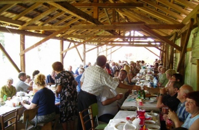 Земляческа среща- събор в Цървена ябълка