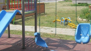 Масово рушат детските площадки в Севлиево