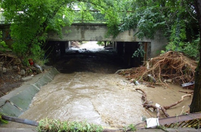 Наводненията в България ще се редуват с периоди на суша