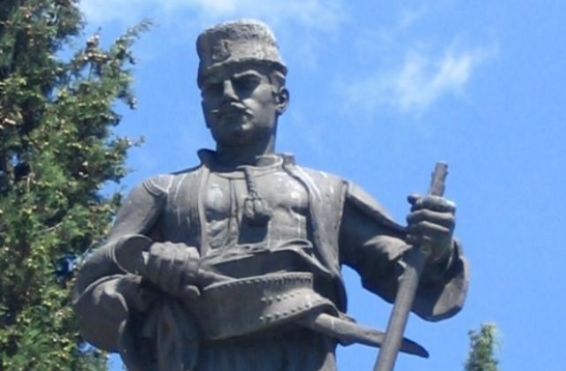Почитат паметта на Хаджи Димитър край Свежен