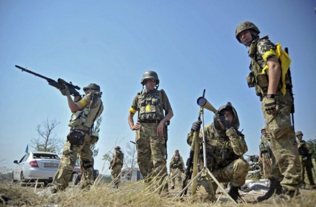 Проруските сепаратисти: Донецк е под пълна обсада; друг лидер го опровергава