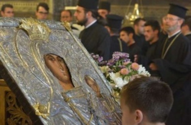 Чудотворната икона на Света Богородица гостува в Калофер