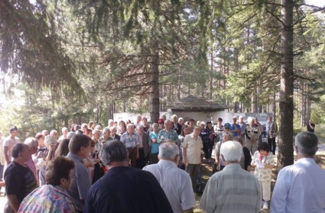 Антифашисти почетоха паметта на убитите на Черенец партизани