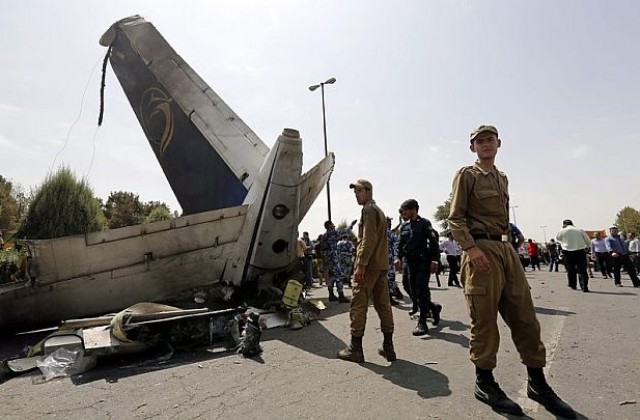 Нови данни: 9 души са оцелели при самолетната катастрофа в Иран