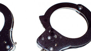 Златни накити и сребърни монети задигнати от апартамент