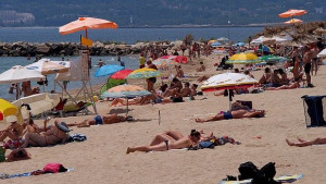 Лошото време намалило туристите за дълъг уикенд по морето