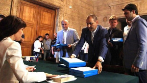 ГЕРБ първи се регистрираха за участие в предстоящия вот