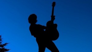 Днешните серенади романтика под балкона и не само