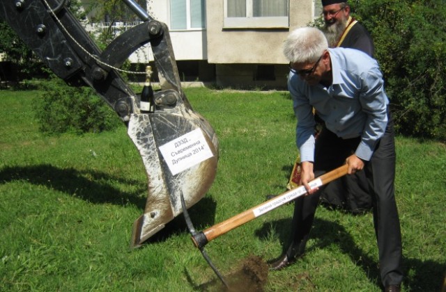Кметът на Дупница направи първа копка на проекта на мандата си