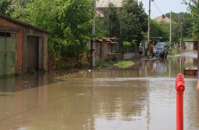 Ремонтират наводнените миналата година улици в кв. Черноконево и кв. Вулкан