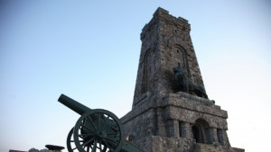 Окрадоха ценни предмети от паметника на връх Шипка