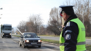 Продължават проверките по пътищата