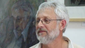 Сашо Серафимов пише история на камъка и продава надежда