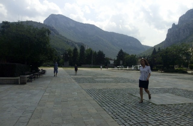 Работодателите да съобразят режима на работа с високите температури