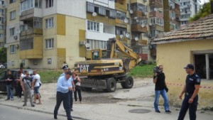 Портних увери Събарянето на опасни постройки в Максуда ще продължи