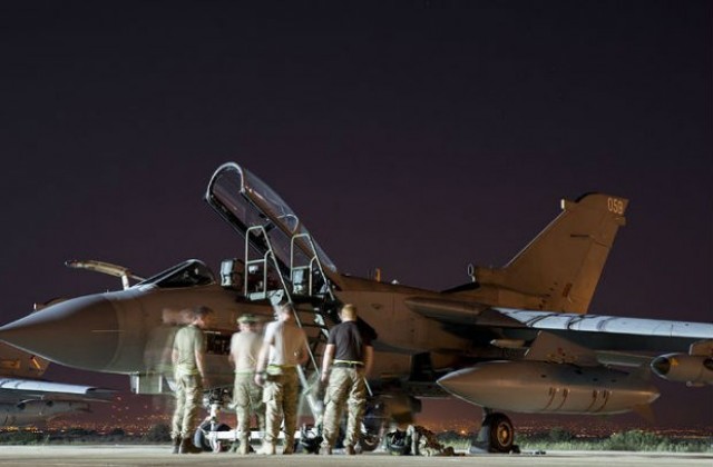 САЩ разбиха обсадата на планината Синджар в Ирак, продължават въздушните удари