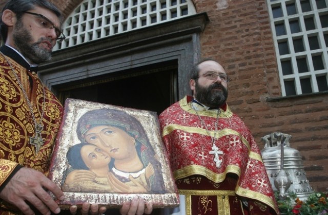 Честваме християнския празник Успение Богородично
