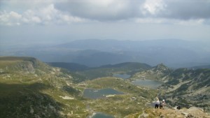 Шофьор счупи бариера и рани охранител на път за 7