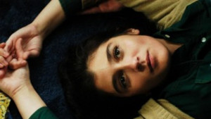 Три жени разделени от социален статус бит и епоха търсят