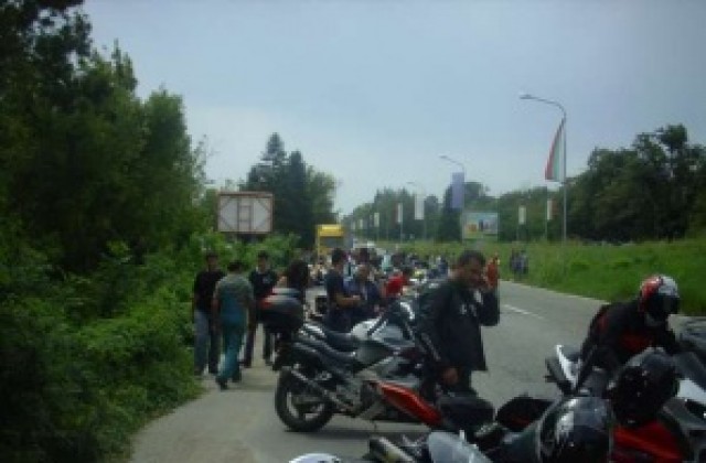 Рокери протестират край хижа Приста