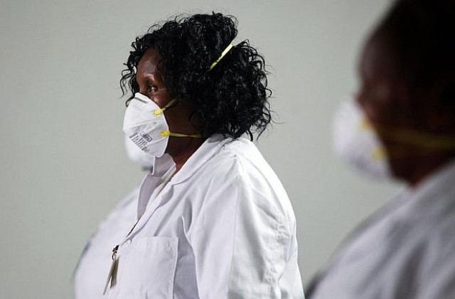 Медицинска сестра почина от Eбола в Нигерия, лекари бягат от болниците