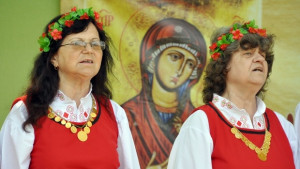 Възпяват Богородица на фолклорен събор в с Добрич