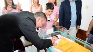 Момиченце е бебето на Варна