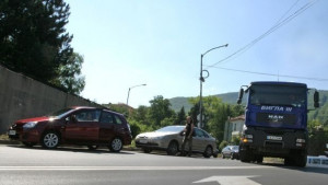 Ограничават движението на товарни автомобили