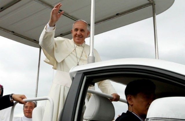 Папа Франциск: Азиатските комунистически правителства да не се страхуват от християните