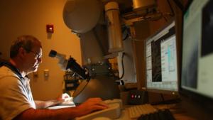 Съвременни алхимици превръщат метал в стъкло