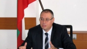 Губернаторът става кандидатдепутат