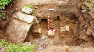 Археолози откриха уникални находки в църква над Драгойново