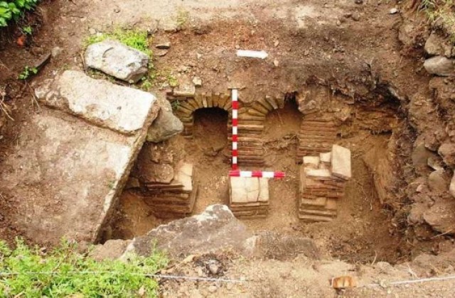 Археолози откриха уникални находки в църква над Драгойново