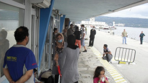 Бежанците от яхтата са в стабилно здравословно състояние остават под