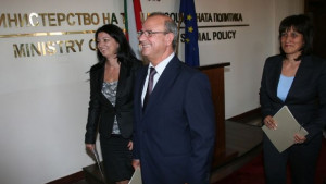 Подготвят автоматично увеличение на минималната заплата