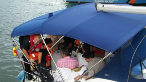 Настаняват в центрове заловените на яхта бежанци