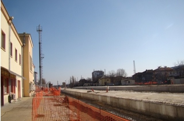 Транспортният министър Ангелкова инспектира гарата в Димитровград