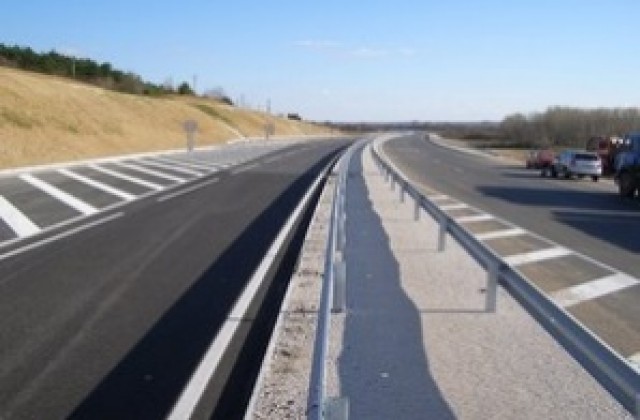 Задигнаха колове и конзоли за мантинелата от строежа на магистрала Марица