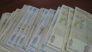 Мними търговци на вълна задигнаха 8 000 лв от възрастен