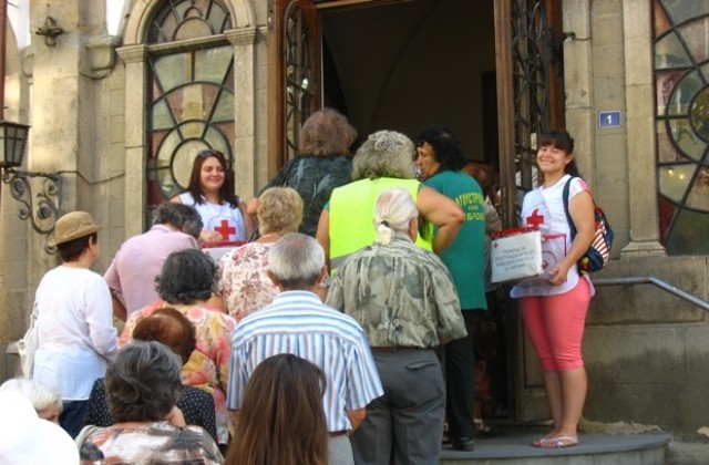 Над 2000 лв. събраха доброволци на червения кръст в помощ на Мизия