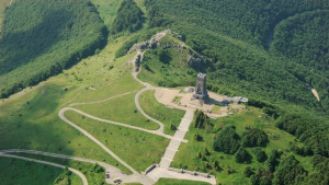 Правителството осигурява охраната на националния музей Шипка Бузлуджа