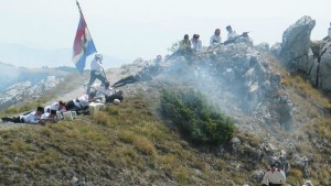 Рисуват върху коприна Шипченската епопея