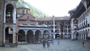 Епископ Евлогий ще освети два противопожарни автомобила в Рилския манастир