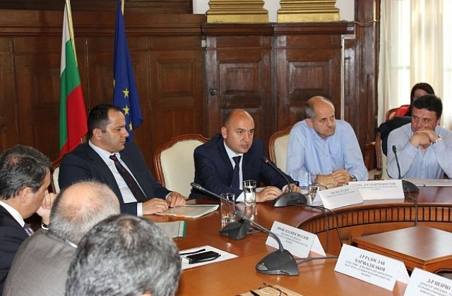 Министър Грудев: Ще се борим дълги години с последствията от синия език