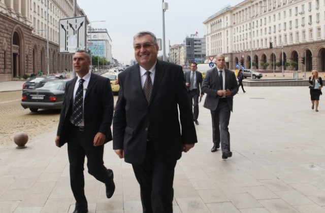 Премиерът Георги Близнашки с 10 съветници