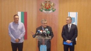 Служебният премиер Митниците са разграден двор