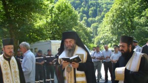 Кръстен знак и икона ще пазят новите противопожарни автомобили в